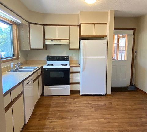 5th image of 225 NE 61st St