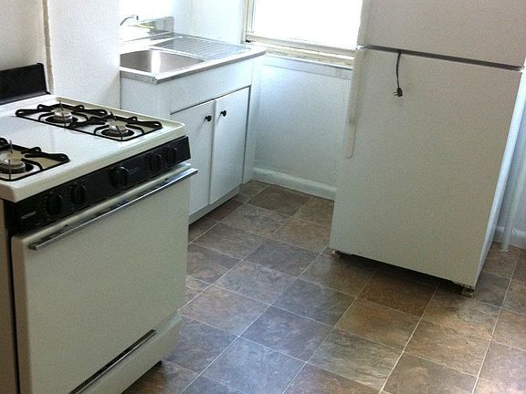 2nd image of 1017 47th Ave APT 2R