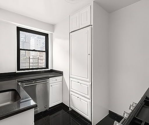 5th image of 120 E 90th St APT 3E
