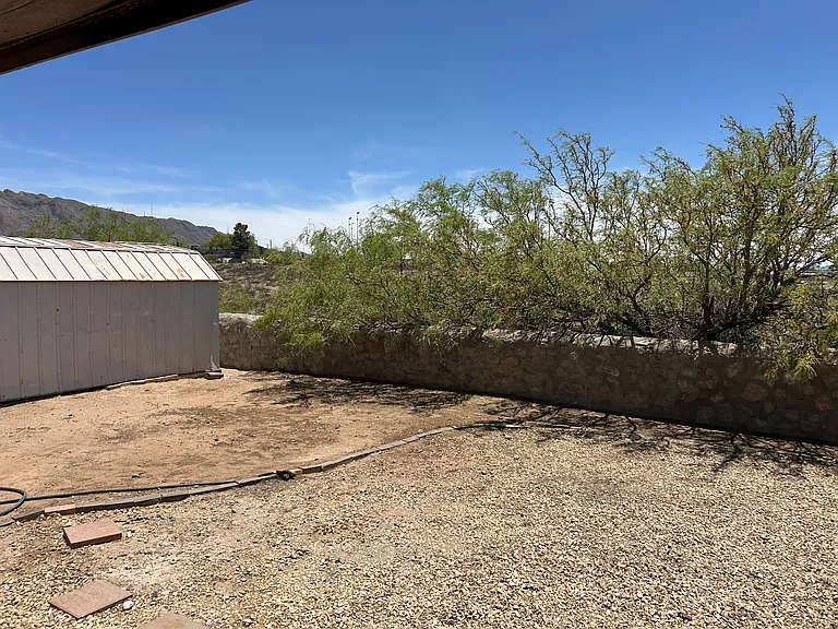 6644 Mariposa Dr — Photo 32