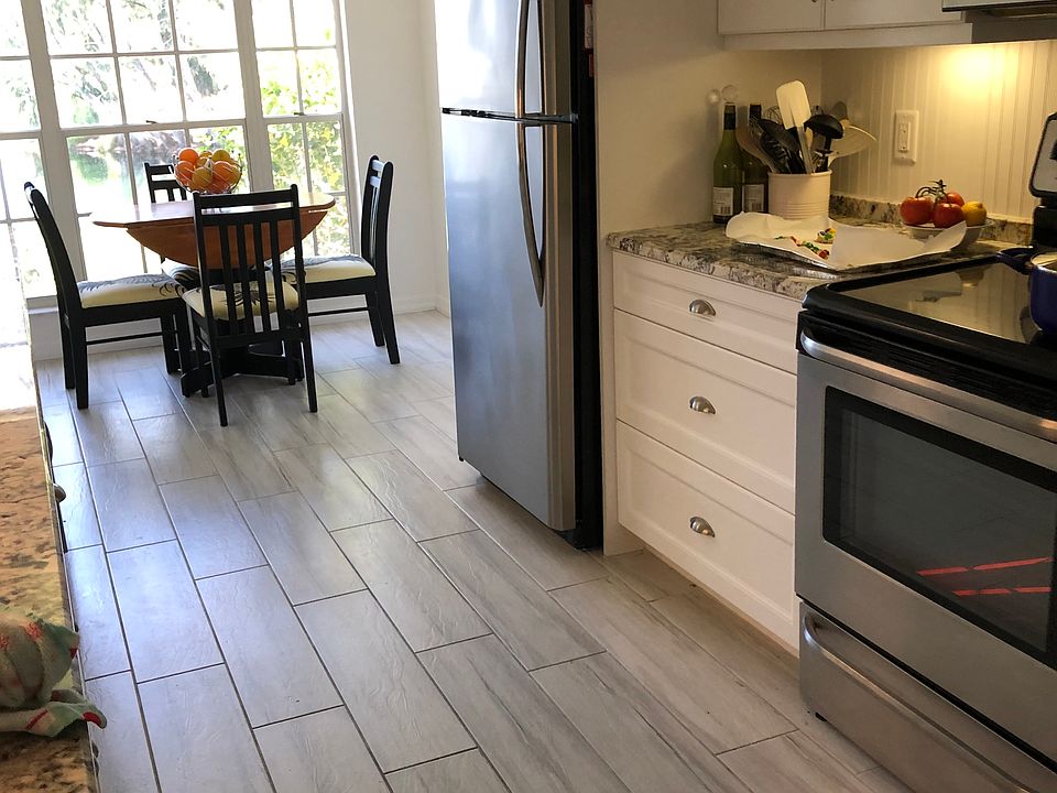 1st image of 300 Harbour Dr
