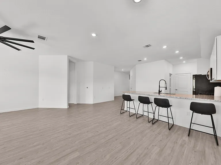 606 Bean Bnd — Photo 8