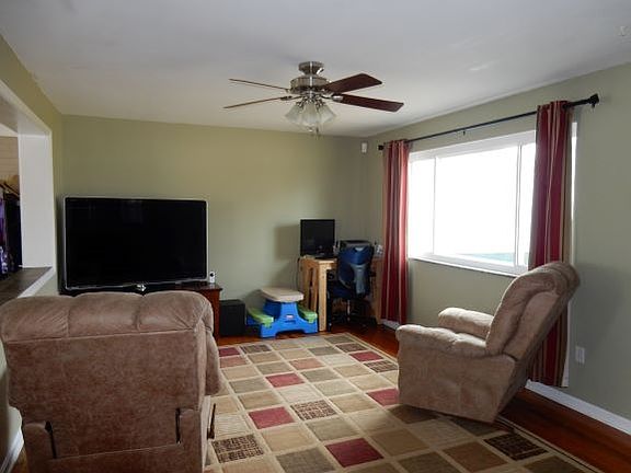 3rd image of 214 Roberta Ave