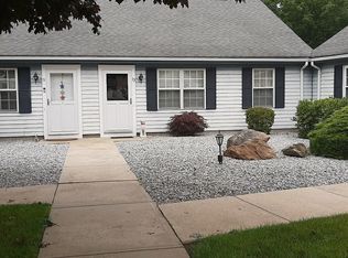 10 Plymouth Ct, Clinton, CT 06413