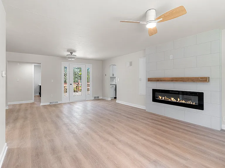 418 S Mill St — Photo 12