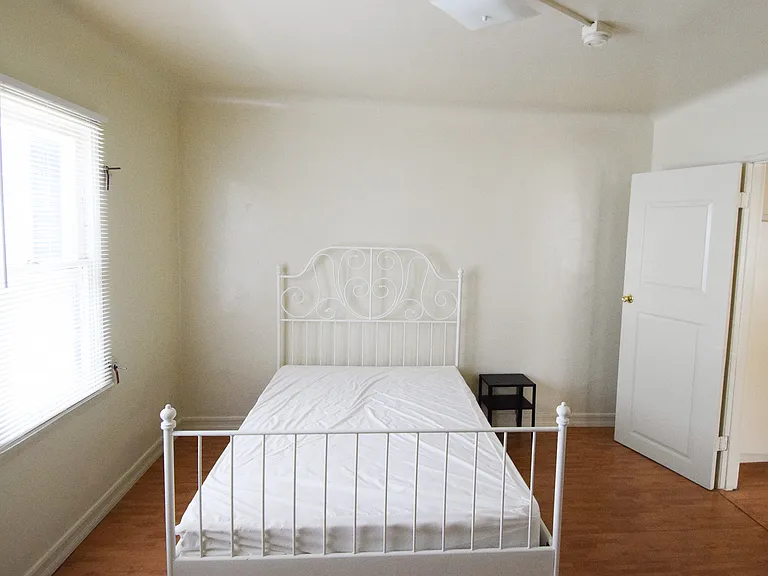 807 W. 30th St. — Photo 30
