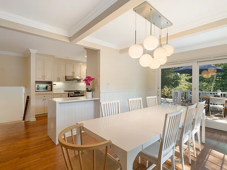 44 Midhampton Ave — Photo 11