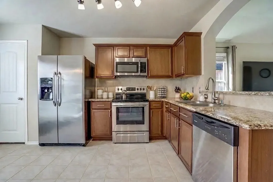 4 bed, 1650 sqft, $1,800 — Photo 3