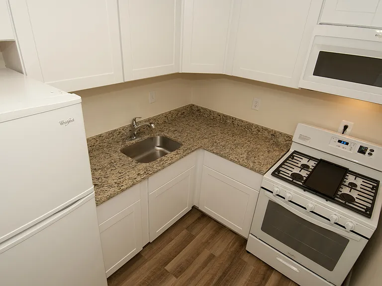 Chestnut Apartments — Photo 13