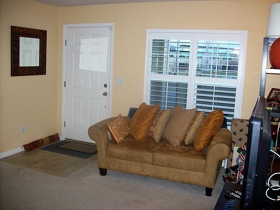 5th image of 579 N Alton Way #A