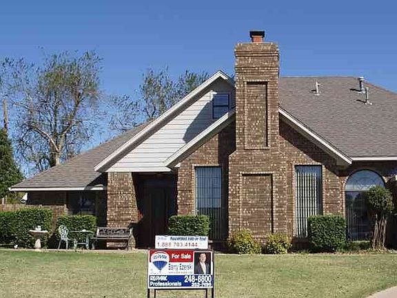 2nd image of 2811 NE Scottsdale Cir