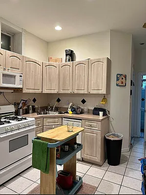 Rented by Standard Living Realty Inc | media 9