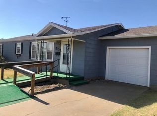 809 W Grover St, Floydada, TX 79235