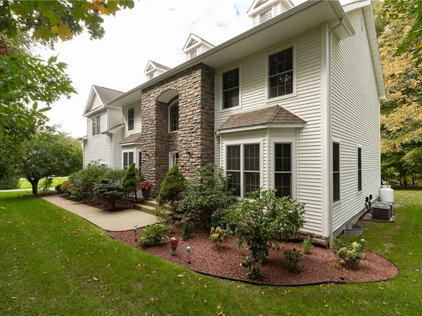 8 Michaels Lane, Poughkeepsie, NY 12603