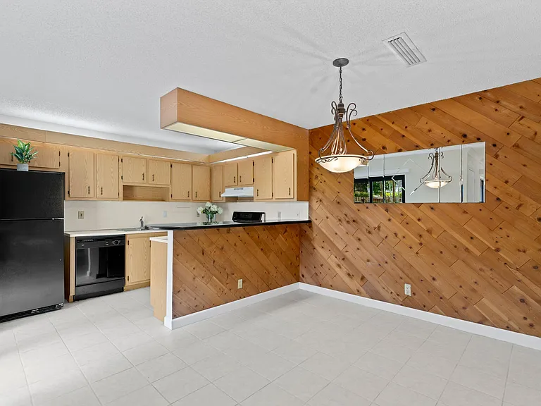 2327 Waterside Dr — Photo 6