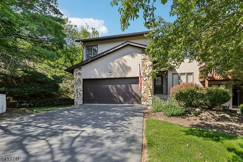 1st image of 40 Woodland Drive