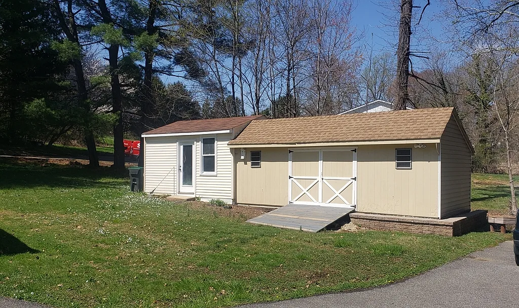 Building Photo - 625 Southwood Rd