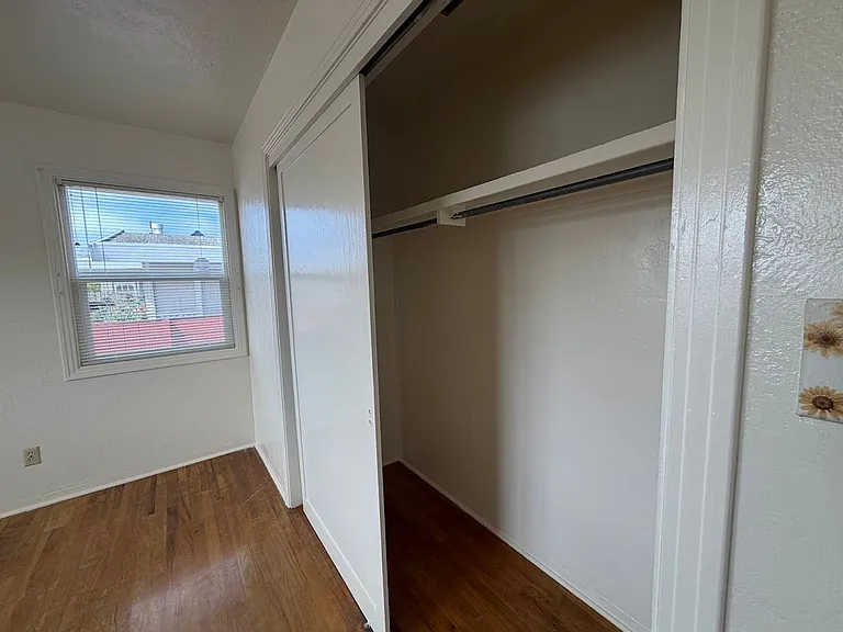 2231 Pine St — Photo 17