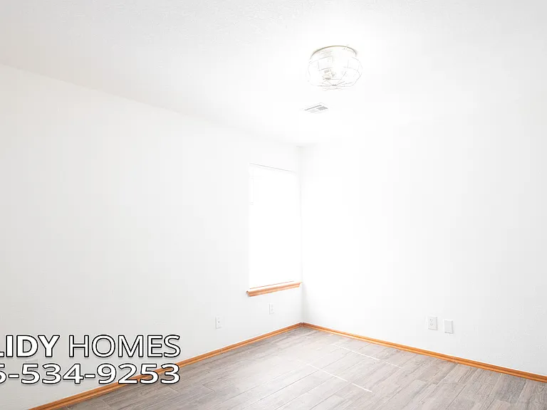 5004 SE 52nd St — Photo 25