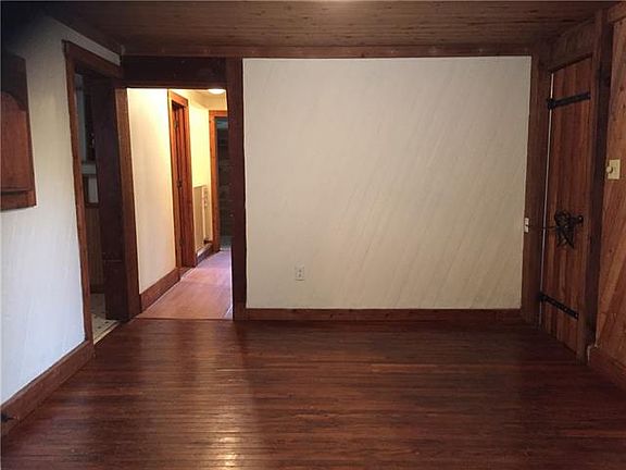4th image of 5821 Wall Ave