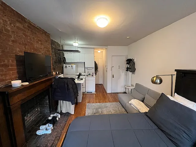 244 W 10th St #20 — Photo 2
