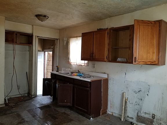 3rd image of 3041 N Temple Ave
