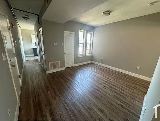 700 Chancellor Ave #202 — Photo 2