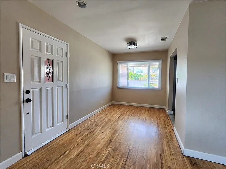 4919 Louise Ave — Photo 7