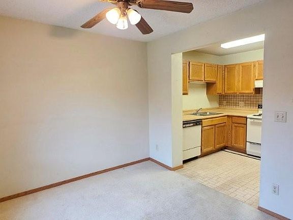 5th image of 3231 Evergreen Dr