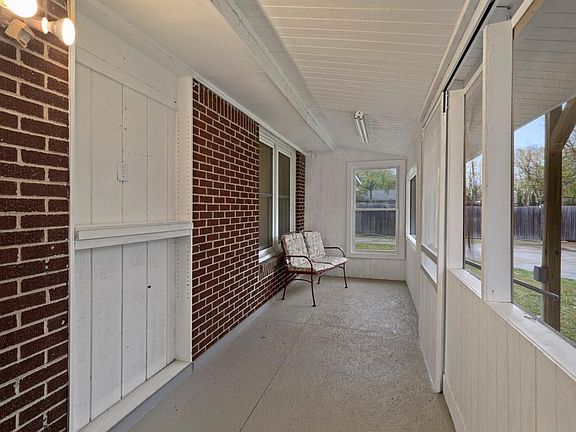 4th image of 1016 W Avenue F