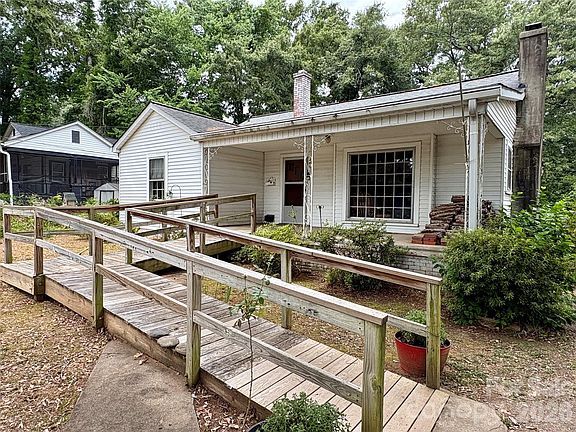 2nd image of 406 Circle Dr W
