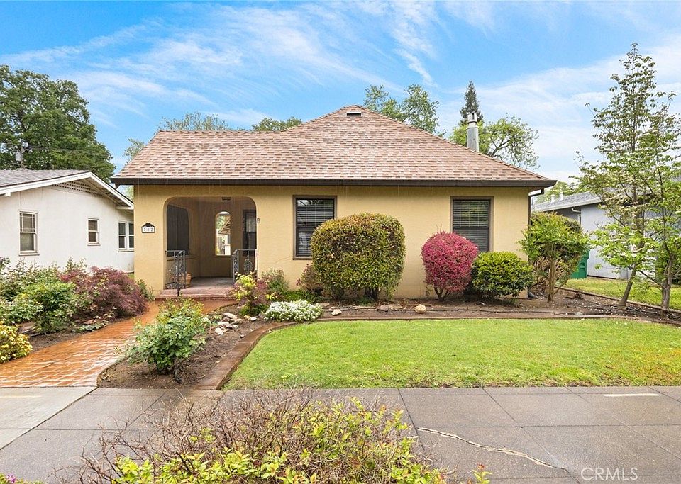 1st image of 782 E 8th St