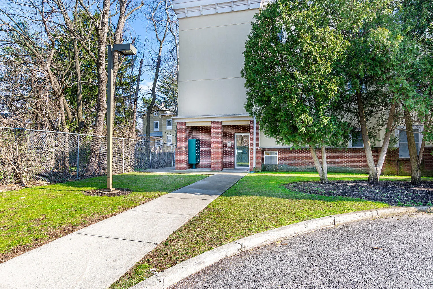 160 Durham Ave — Photo 3