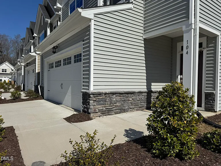 104 Jade Creek Dr — Photo 35