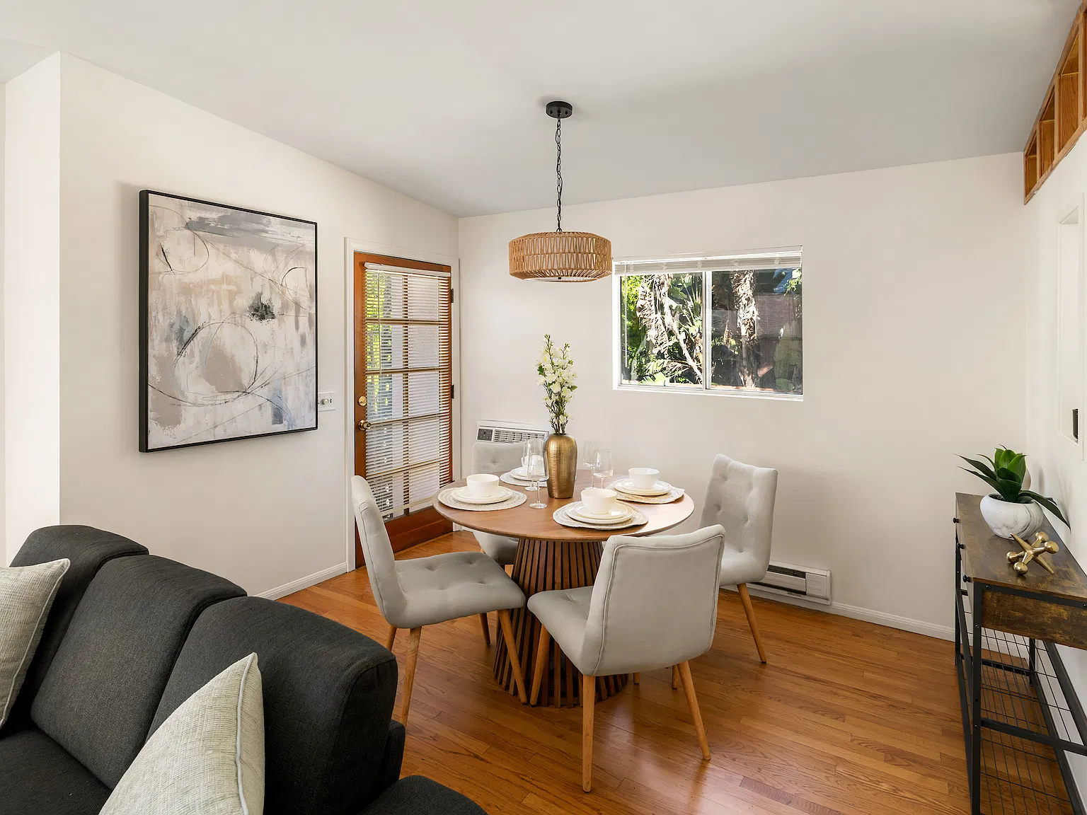 2 bed, 1000 sqft, $3,995 — Photo 3