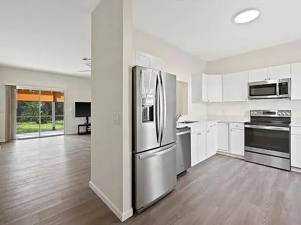 6095 Lake Front Dr, Fort Myers, FL 33908