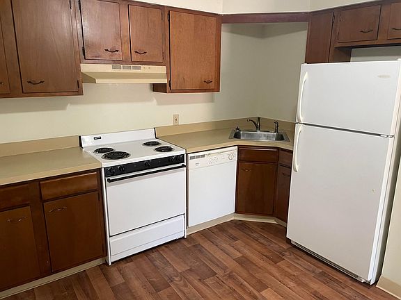 4th image of 25 Denrose Dr #10