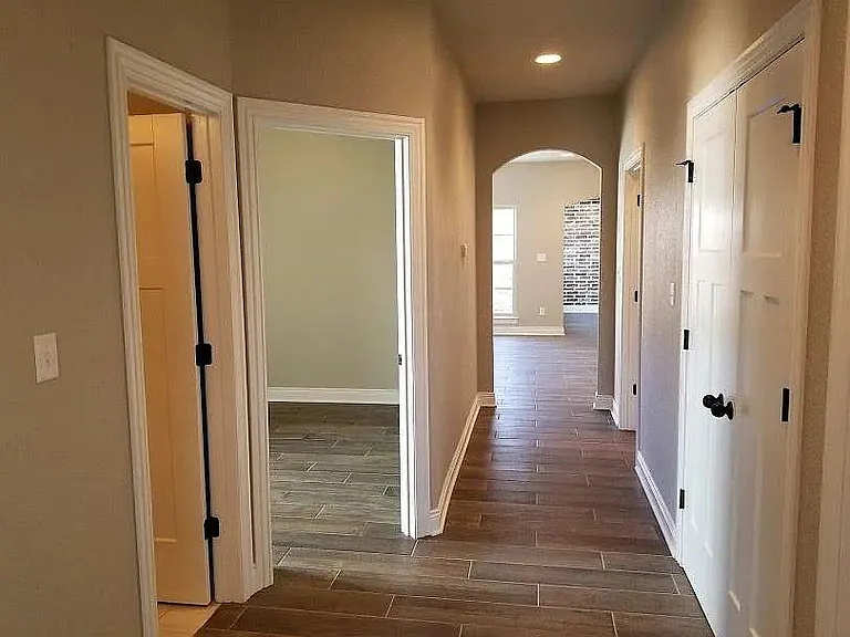hallway from great room to the bedrooms