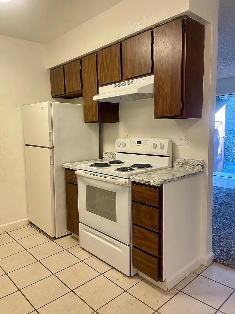 1843 Shasta Street — Photo 3