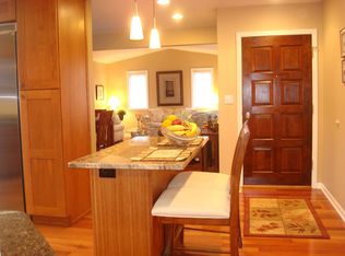 970 Borman Ct, Elk Grove Village, IL 60007