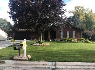 7801 W Plainsview Dr, Franklin, WI 53132