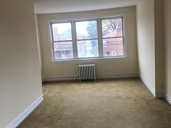 4th image of 2727 Laconia Ave #2