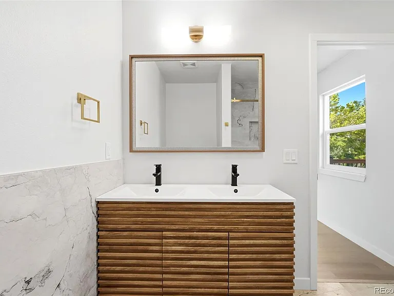 6752 S Dahlia Ct — Photo 22