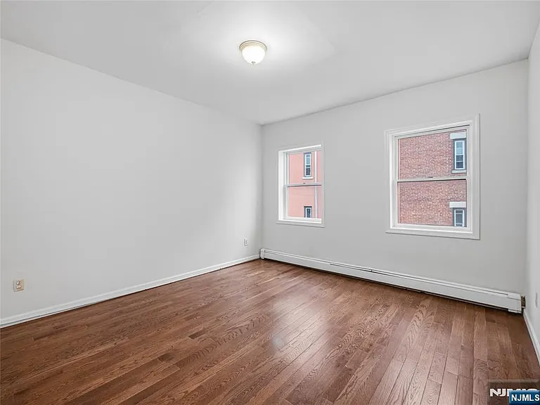 1-2 Hilliard Ave #6 — Photo 12