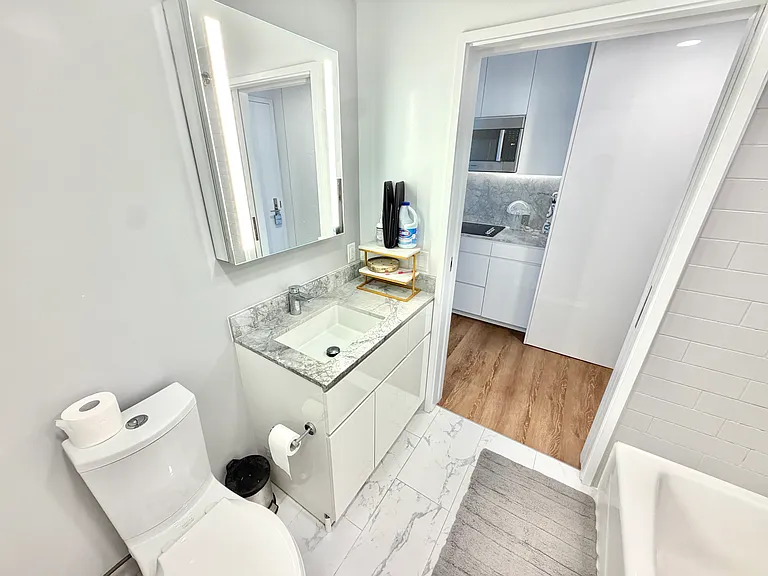 987 Queen St #329 — Photo 10