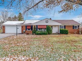 772 White Swan Ln, Rockford, IL 61108