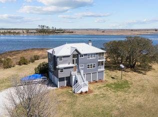 1447 Live Oak Dr, Bayboro, NC 28515