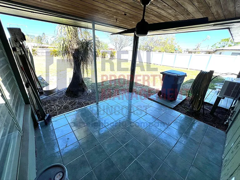 563 Parkview Dr — Photo 13