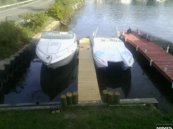 S Lakeside Lakeside Ave, Lake Hopatcong, NJ 07849