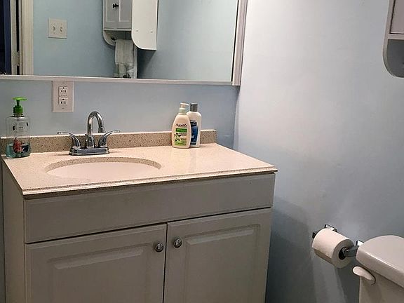 4th image of 402 Cardinal Dr